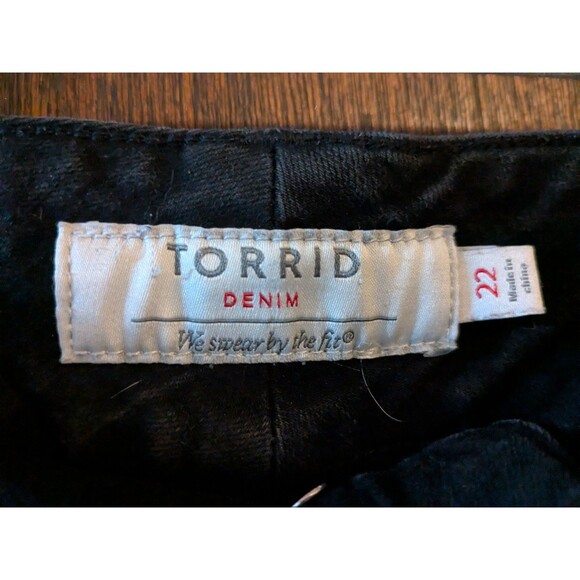 Torrid Plus Size 22 Black Jeggings Crop Capri - Picture 3 of 5